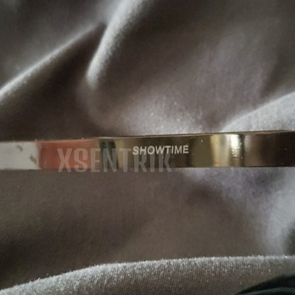 QUAY AUSTRALIA SHOWTIME SUNGLASSES SILVER - Picture 9 of 15